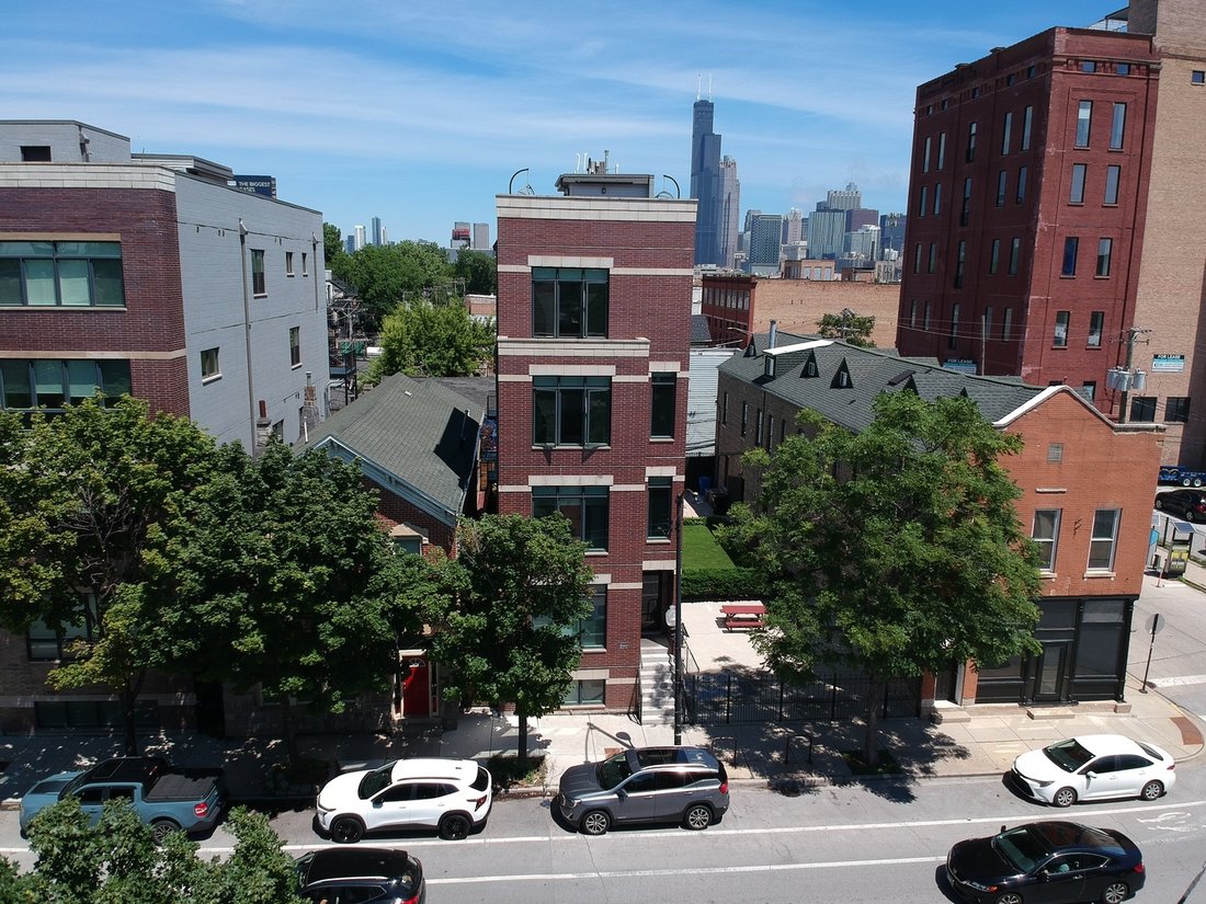 Chicago, Illinois, United States 1 - 18437357
