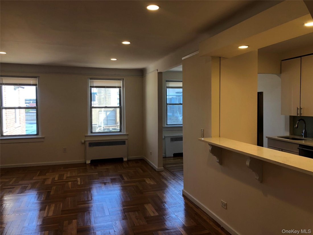White Plains, New York, United States 2 - 18440604