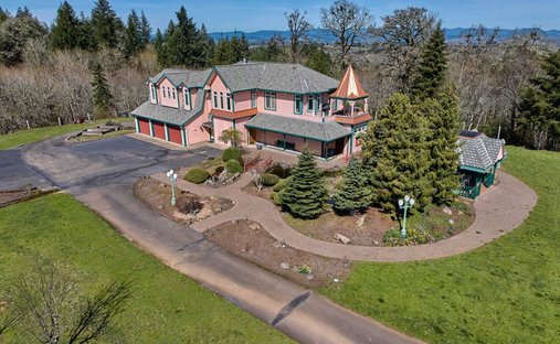 House in Dallas, Oregon, United States 1
