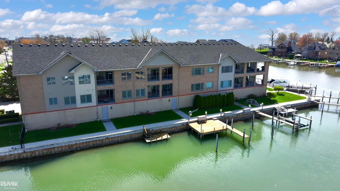 Condo in Mount Clemens, Michigan, United States 2 - 18436707