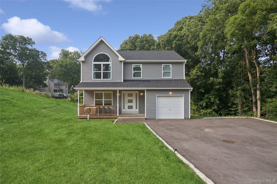 House in Lake Ronkonkoma, New York, United States 1 - 18440606