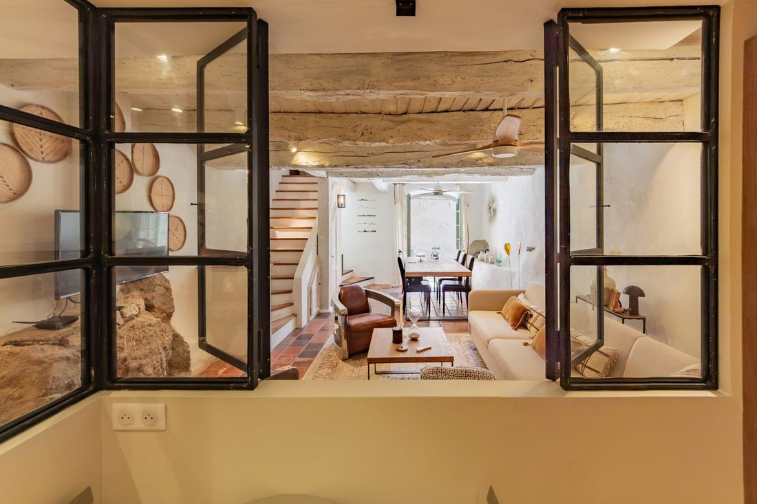 Villa in Grimaud, Provence-Alpes-Côte d'Azur, France 1 - 18437757