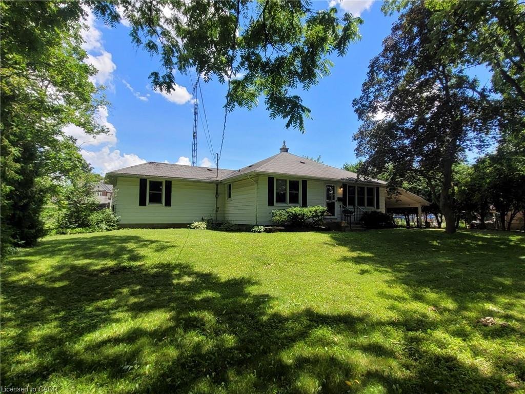 House in Hamilton, Ontario, Canada 2 - 18440370