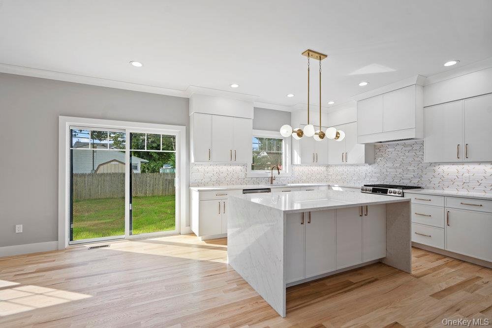 House in Hicksville, New York, United States 3 - 18440405