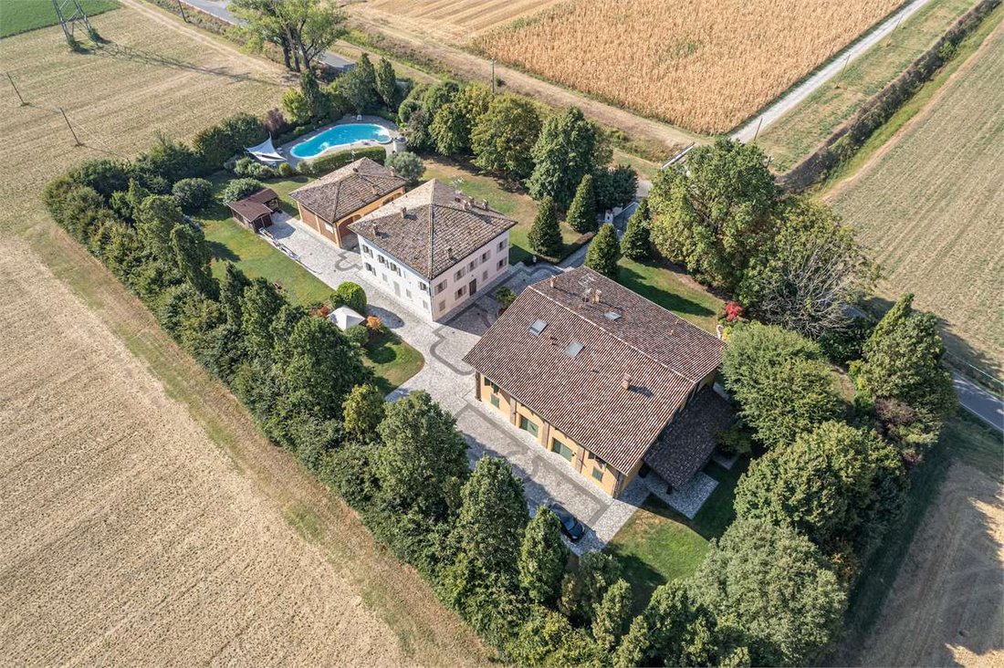 Villa in Modena, Emilia-Romagna, Italy 3 - 18439050