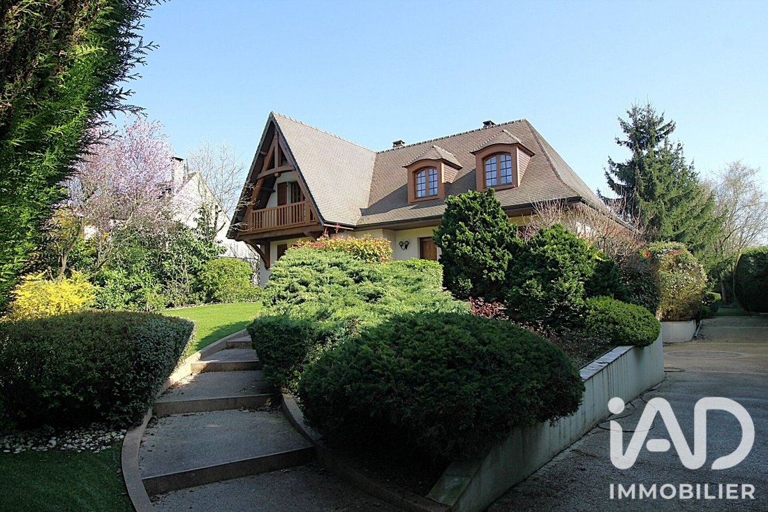 House in Mandres-les-Roses, Ile-de-France, France 1 - 18438662
