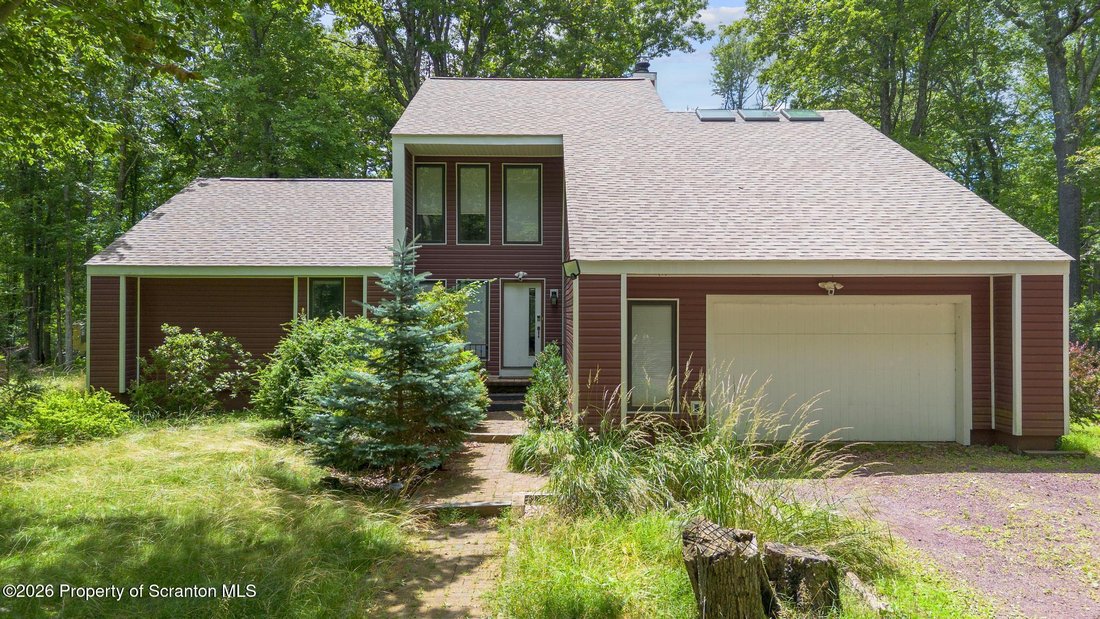 House in Pocono Pines, Pennsylvania, United States 1 - 18438385