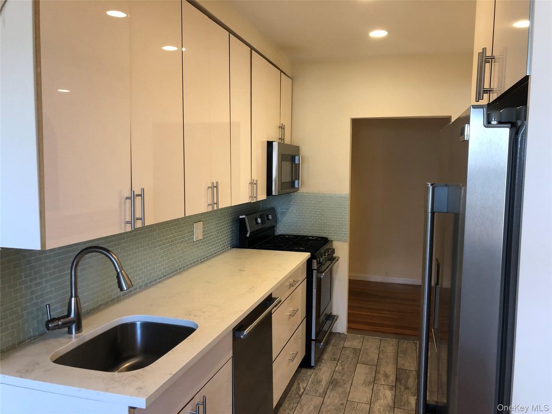 White Plains, New York, United States 5 - 18440604
