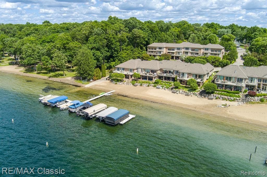 Condo in Keego Harbor, Michigan, United States 2 - 18308052