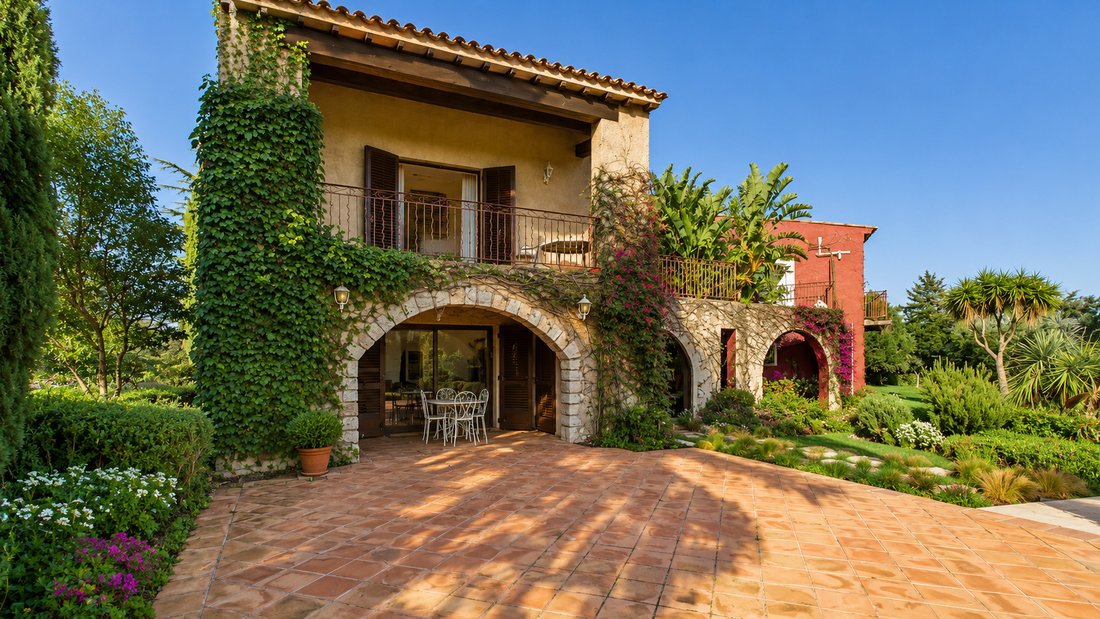 House in La Londe-les-Maures, Provence-Alpes-Côte d'Azur, France 2 - 17010295