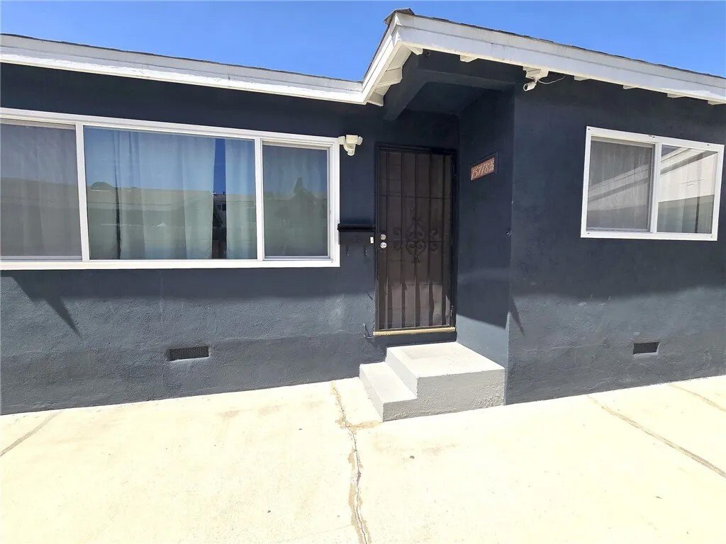Lawndale, California, United States 4 - 18442969