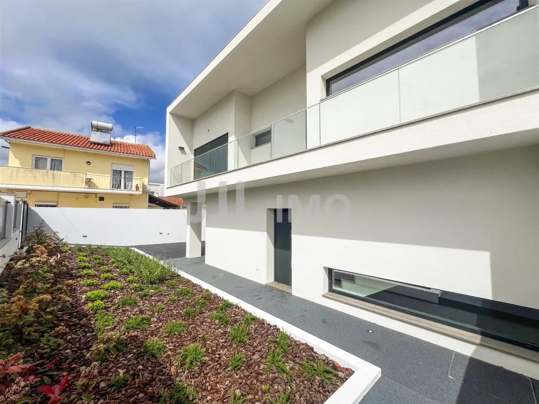 Townhouse in Sao Domingos de Rana, Lisbon, Portugal 2 - 18435914