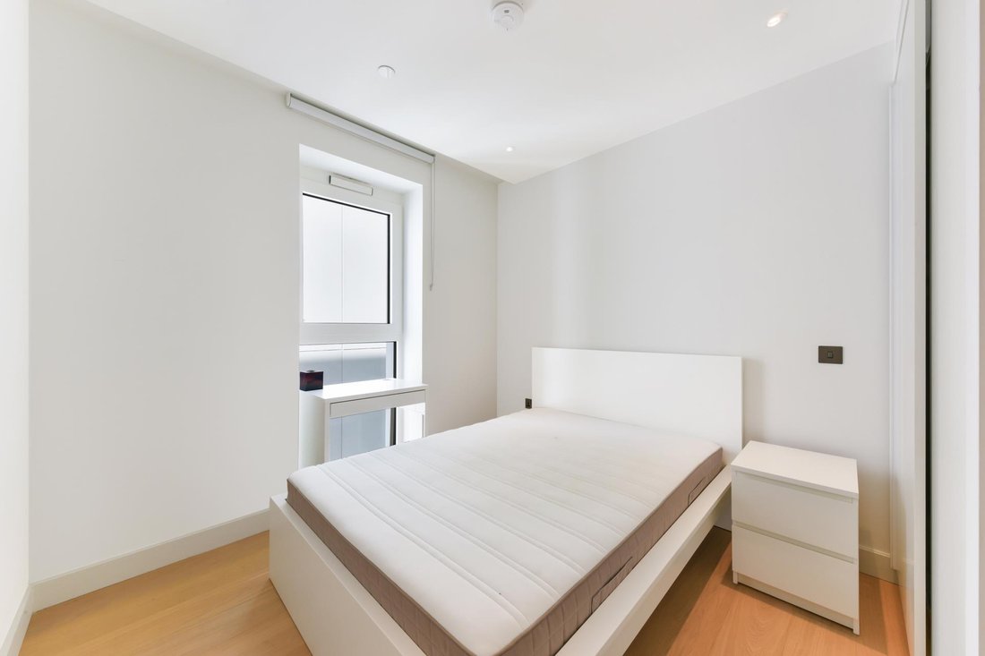 Apartment in White City, Hammersmith and Fulham, England 5 - 18439035