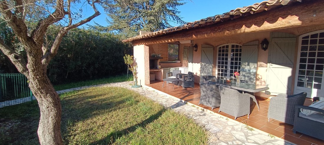 House in Partie Nord-Ferrieres-Cadenades-Rouviere, Le Muy, France 2 - 18443009