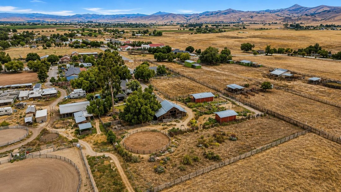 House in Hollister, California, United States 3 - 18440441