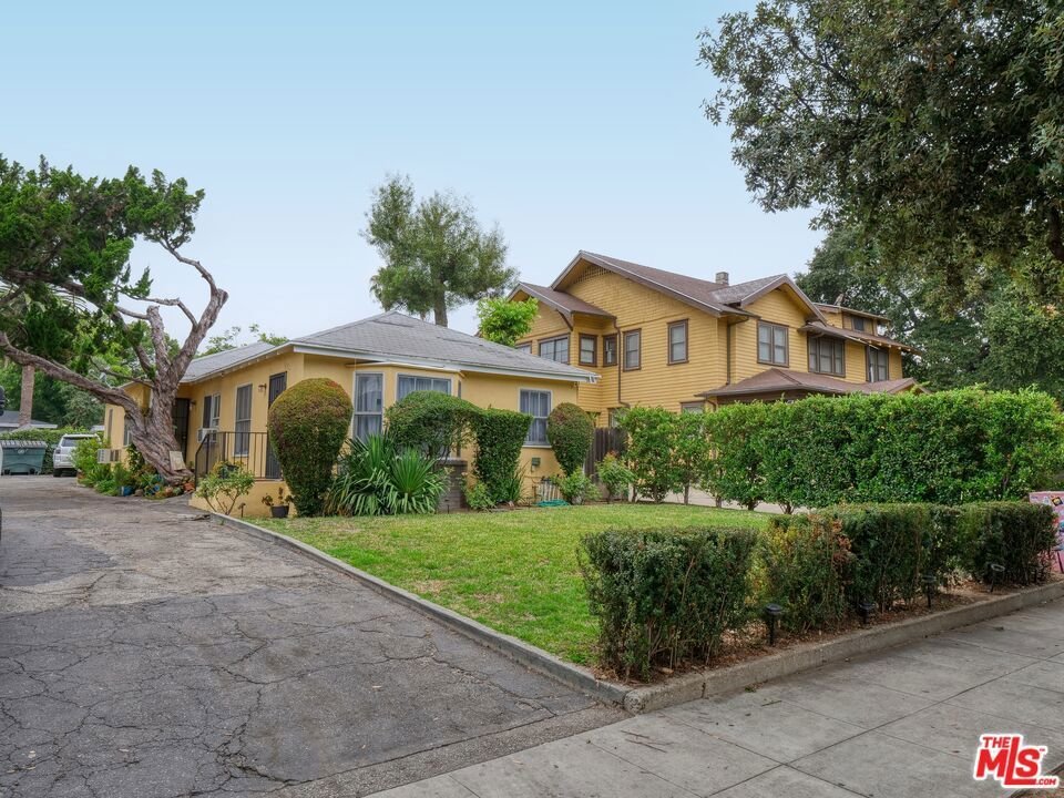 Altadena, California, United States 5 - 18439203