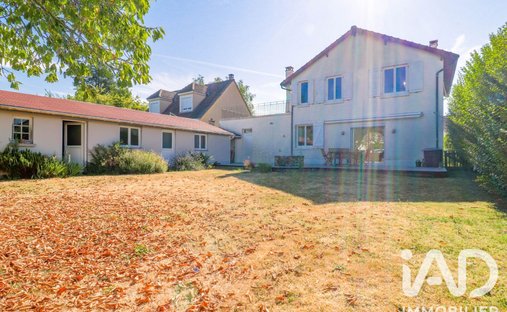 House in Cressely et Buisson, Magny-les-Hameaux, France 1