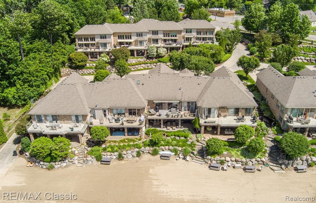 Condo in Keego Harbor, Michigan, United States 5 - 18308052