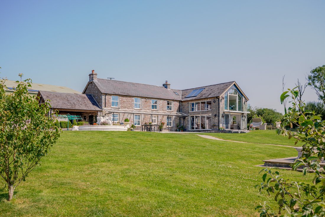 House in Llangyndeyrn, Wales 2 - 18442863
