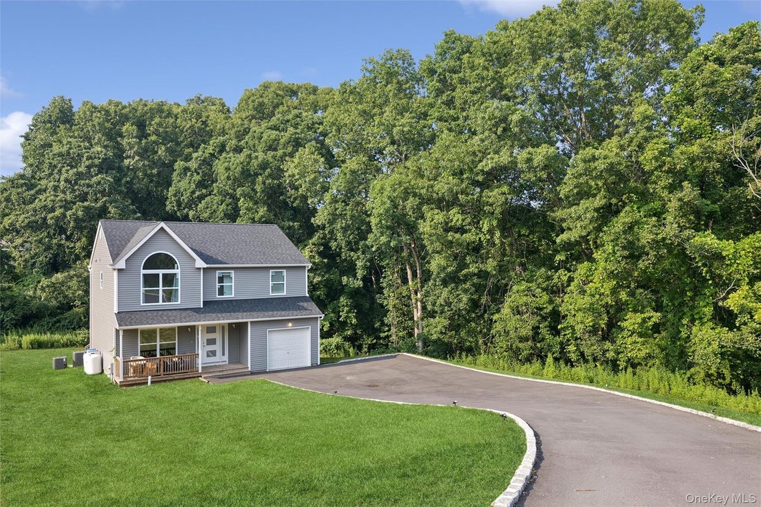 House in Lake Ronkonkoma, New York, United States 2 - 18440606