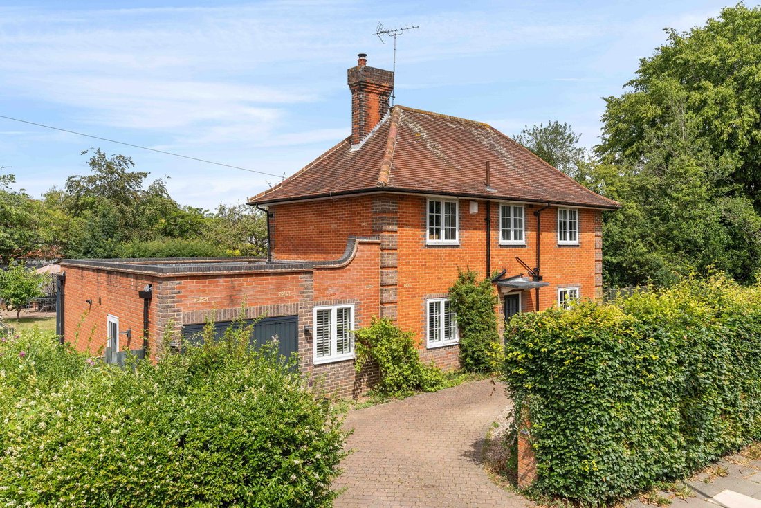 House in Welwyn Garden City, Brookmans Park, England 2 - 18442873