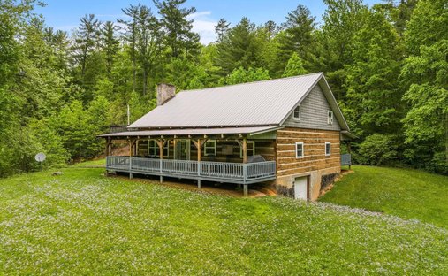 House in Hartford, Tennessee, United States 1
