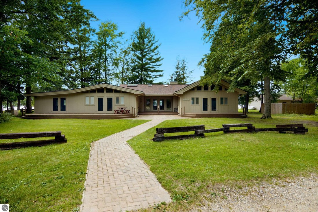 House in Williamsburg, Michigan, United States 2 - 18441533