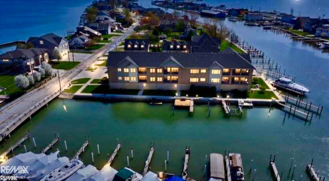 Condo in Mount Clemens, Michigan, United States 1 - 18436707