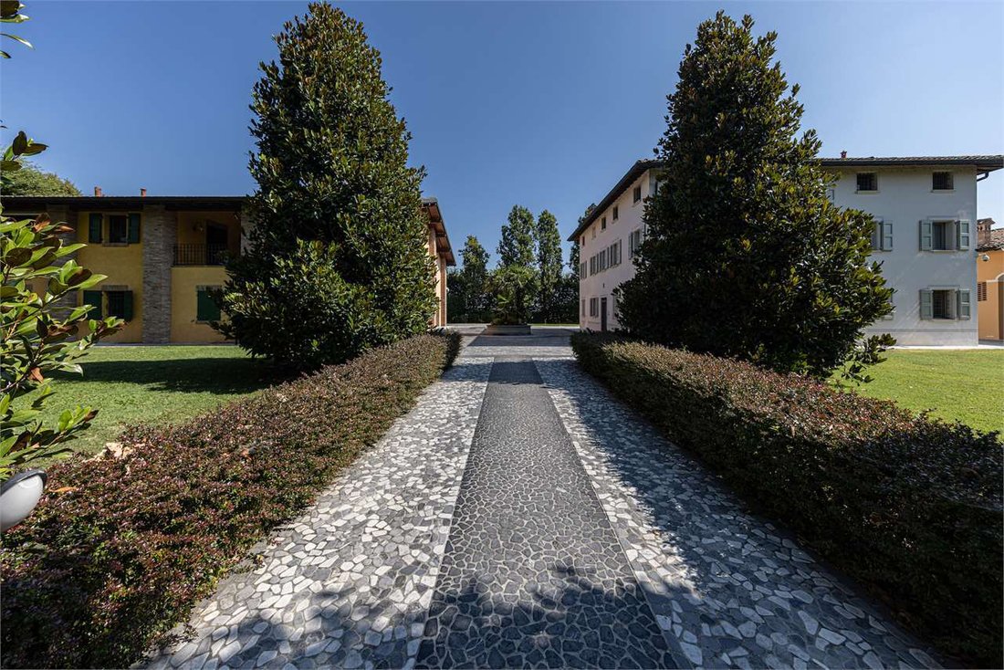 Villa in Modena, Emilia-Romagna, Italy 4 - 18439050