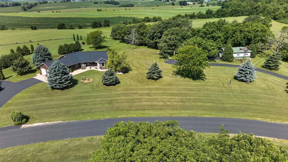 House in Montrose, Wisconsin, United States 3 - 18436606