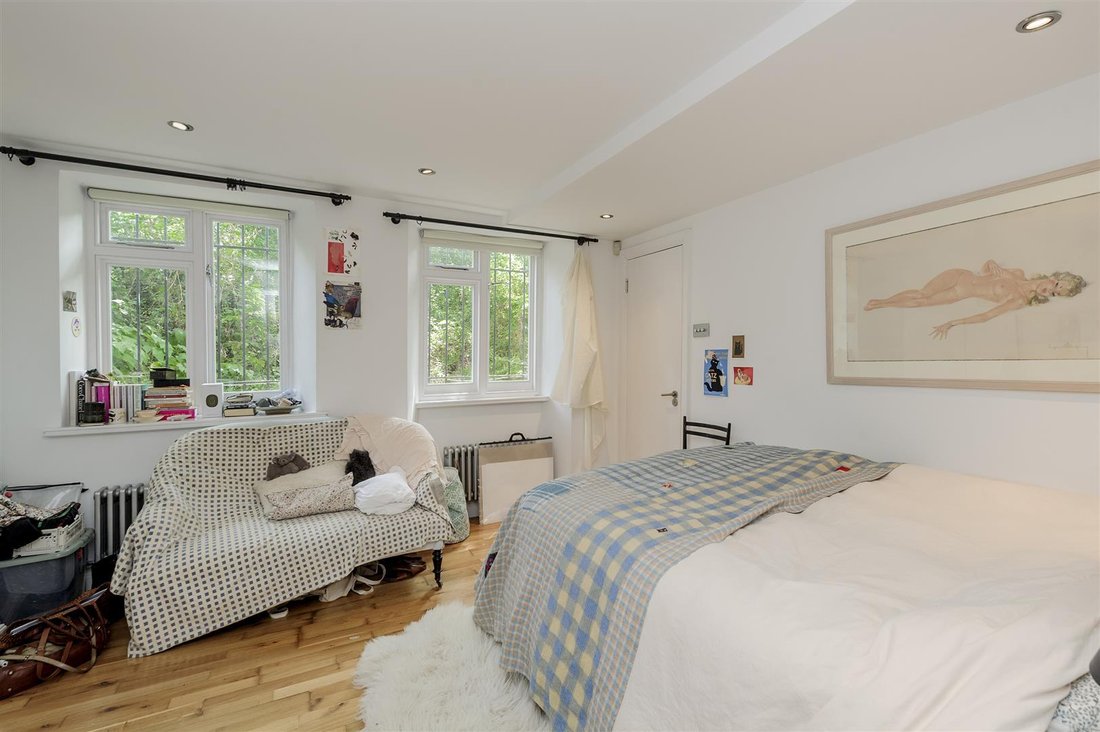 Apartment in Kilburn Park, Brent, England 5 - 18438978