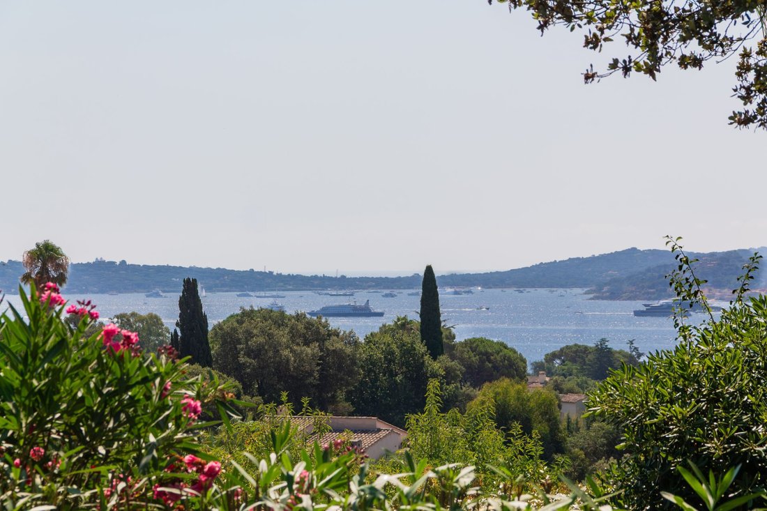 Villa in Grimaud, Provence-Alpes-Côte d'Azur, France 1 - 18437759