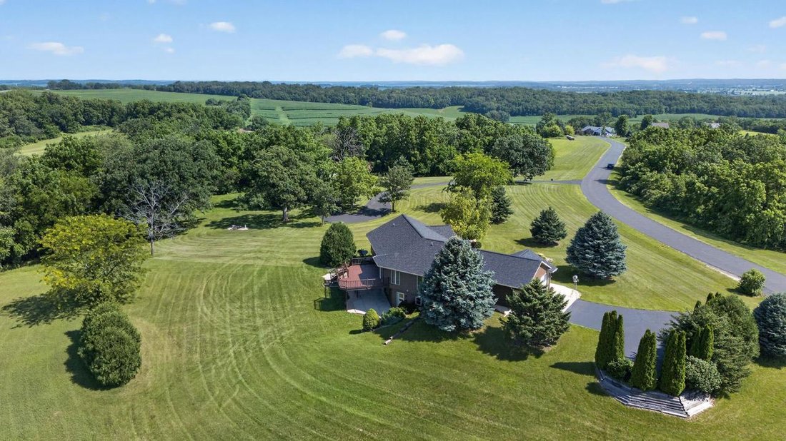 House in Montrose, Wisconsin, United States 2 - 18436663
