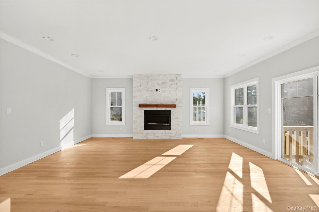 House in Hicksville, New York, United States 4 - 18440417