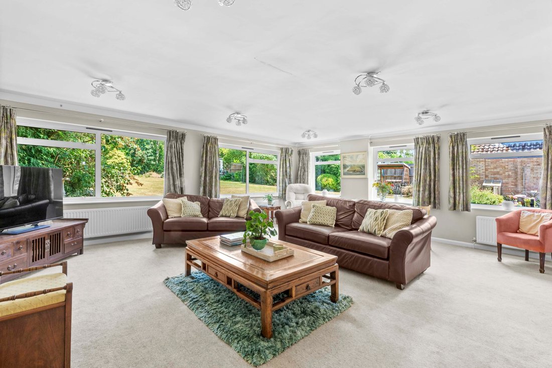 House in Beaconsfield, England 2 - 18438988