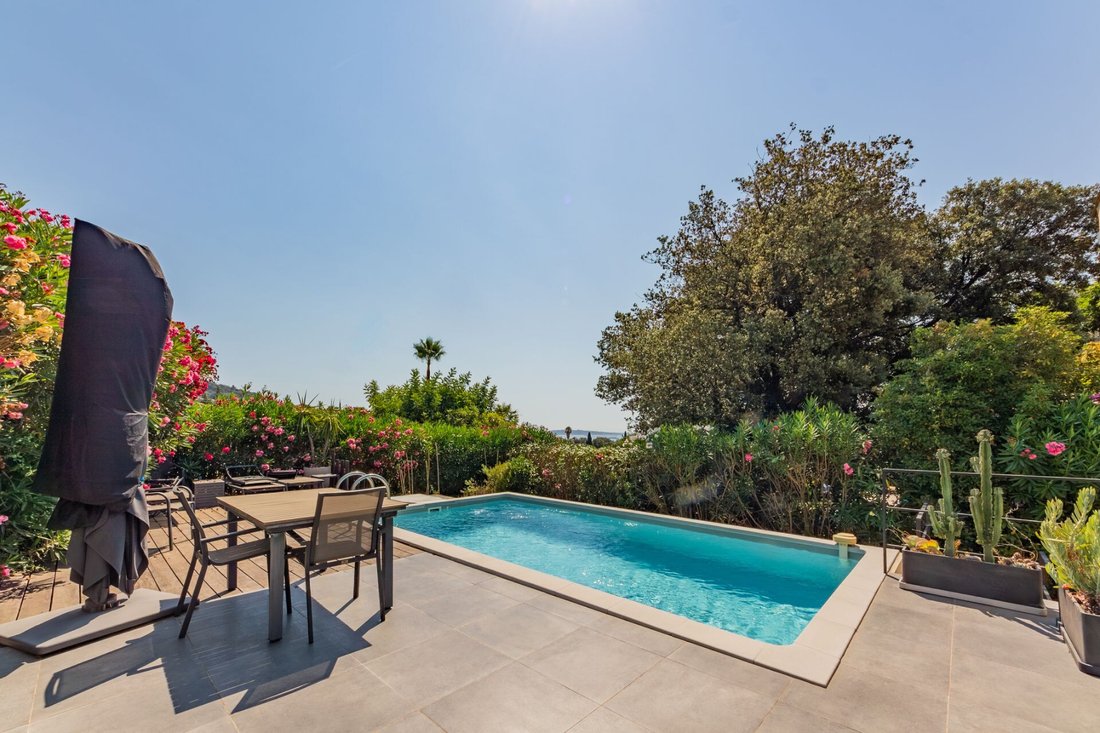 Villa in Grimaud, Provence-Alpes-Côte d'Azur, France 3 - 18437759
