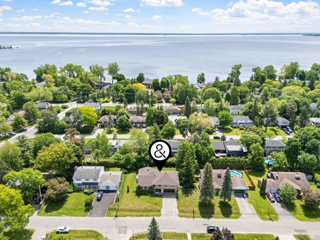 House in Beaconsfield, Quebec, Canada 2 - 18441535