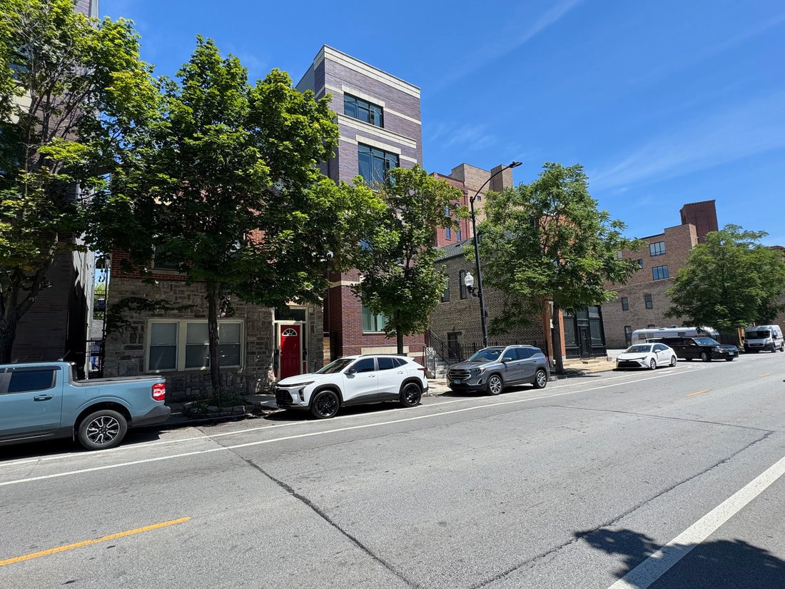 Chicago, Illinois, United States 3 - 18437357