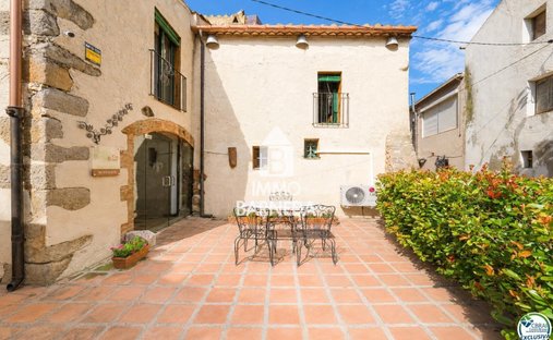 House in Vila-sacra, Catalonia, Spain 1