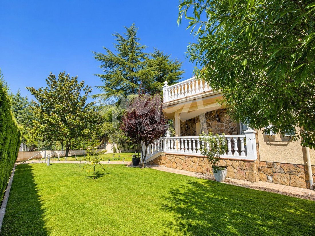 Chalet in San Lorenzo de El Escorial, Comunidad de Madrid, Spain 4 - 18357187