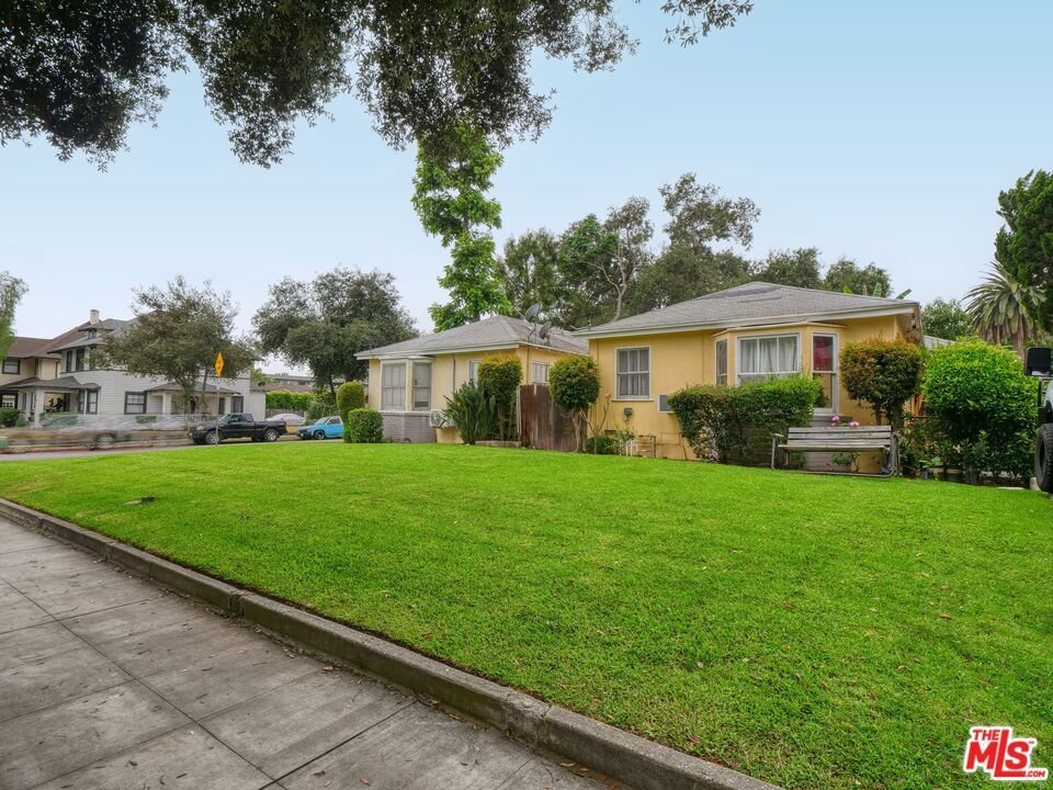 Altadena, California, United States 3 - 18439203