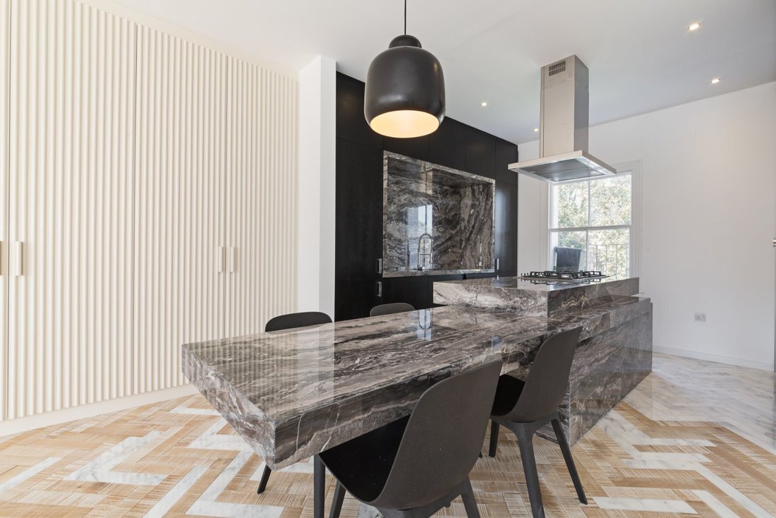 Apartment in South Kensington, Kensington And Chelsea, England 5 - 18439622