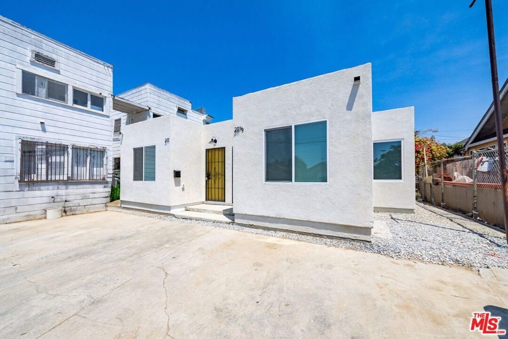 Los Angeles, California, United States 2 - 18442349
