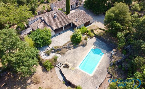 Villa in Signes, Provence-Alpes-Côte d'Azur, France 1