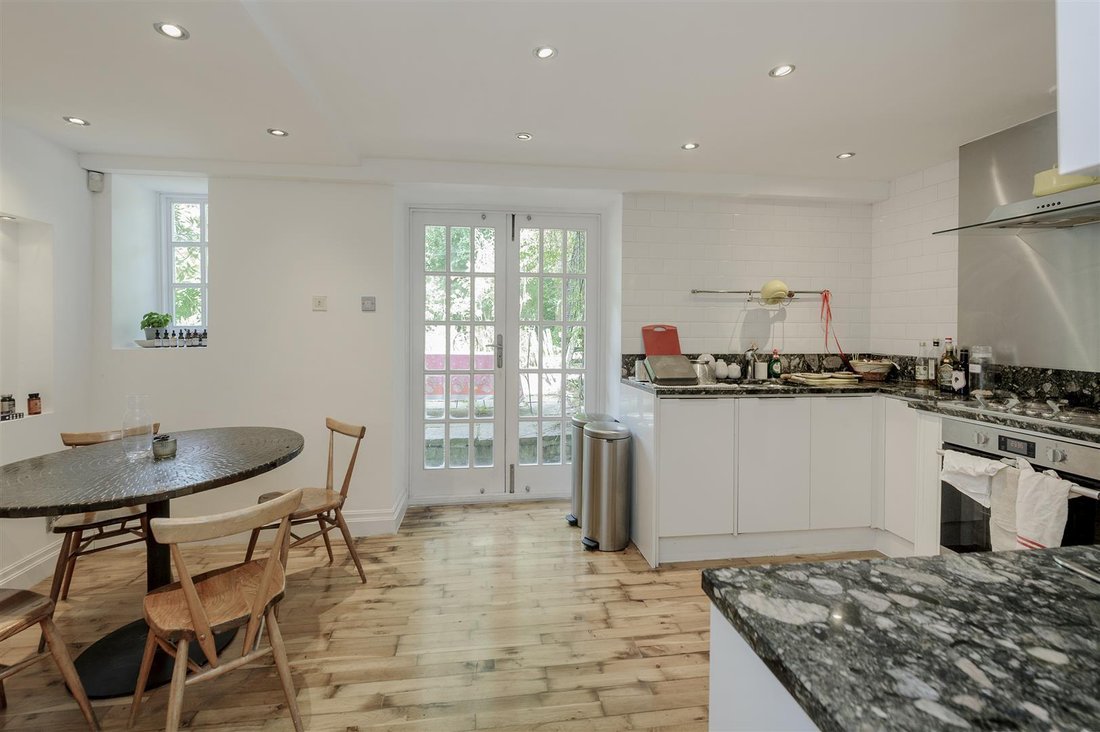 Apartment in Kilburn Park, Brent, England 3 - 18438978
