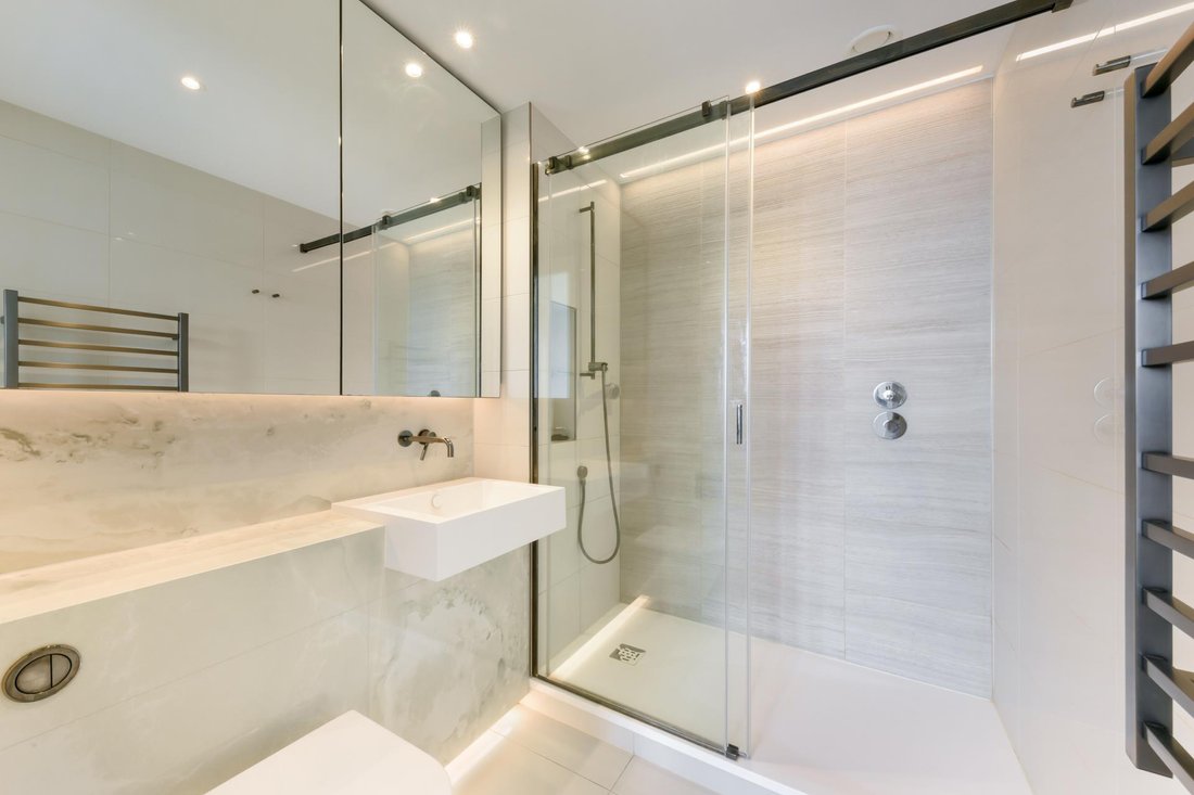 Apartment in White City, Hammersmith and Fulham, England 4 - 18439035