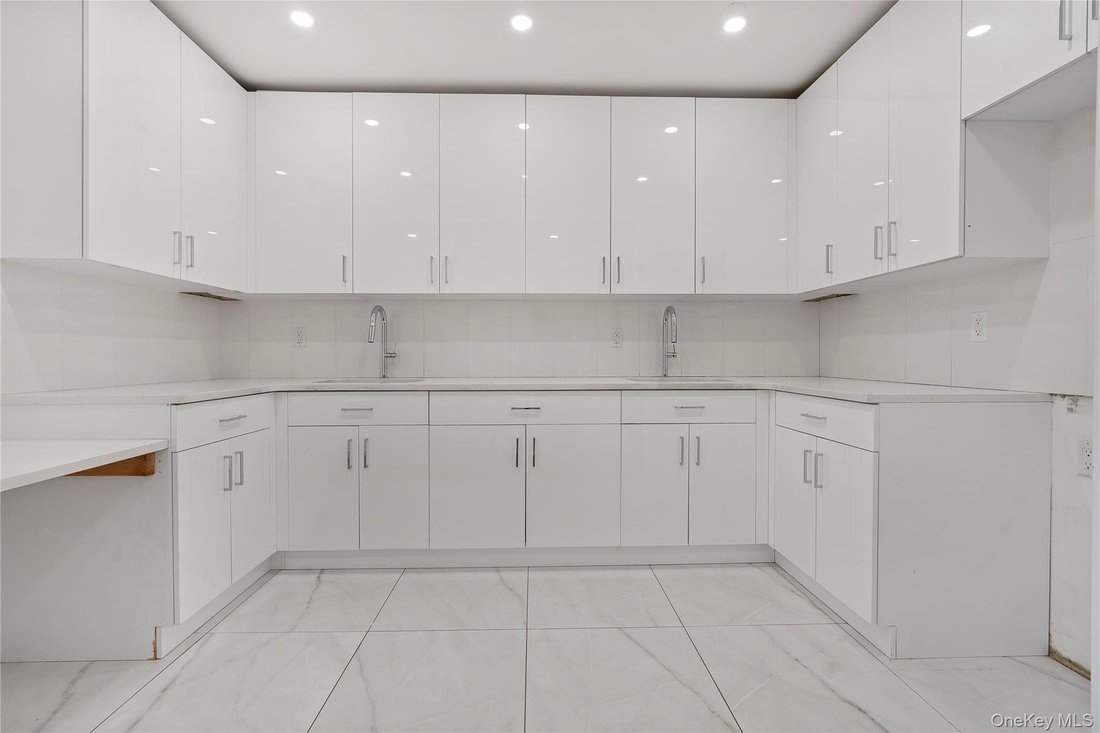 Condo in New York, New York, United States 5 - 18439282
