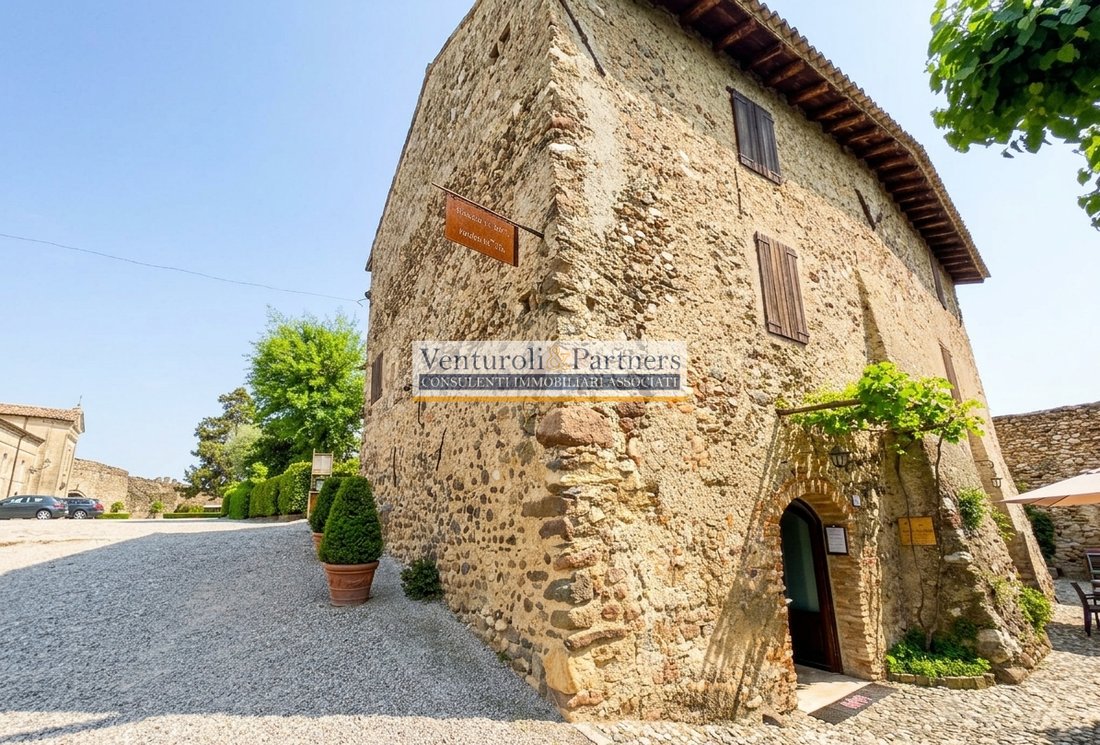 Estate in Monzambano, Lombardy, Italy 1 - 18441235