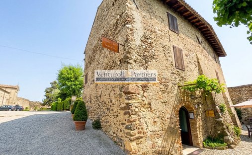 Estate in Monzambano, Lombardy, Italy 1