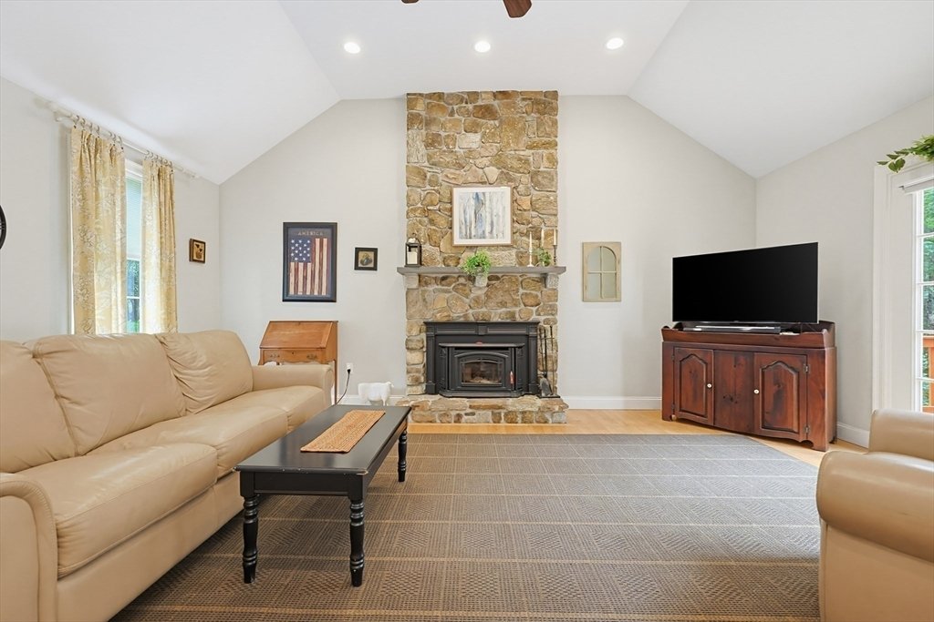 House in Uxbridge, Massachusetts, United States 5 - 18442584